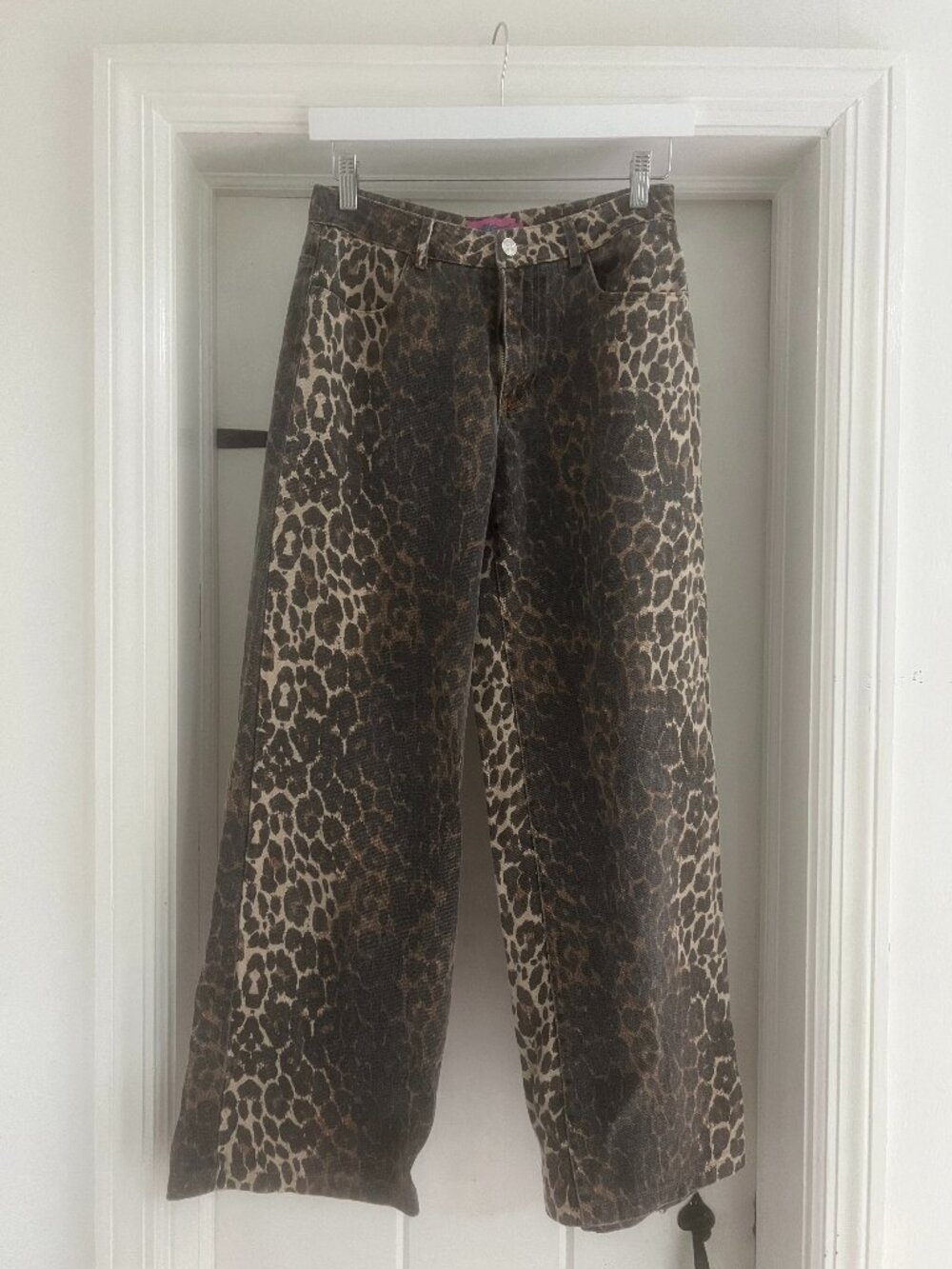 Edikted Leopard Print Wide Leg Denim Jeans - Size XS (100% Cotton)